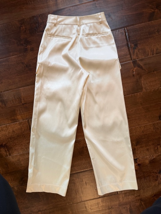 FRAME Relaxed Straight Cargo Pants in Bone - Picture 12 of 15